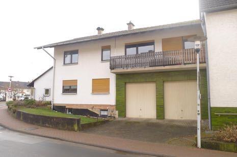 Hofanlage mit 3 Wohneinheiten, zwei Scheunen, Garage und Nebengebäuden in Hombressen - Bild 2