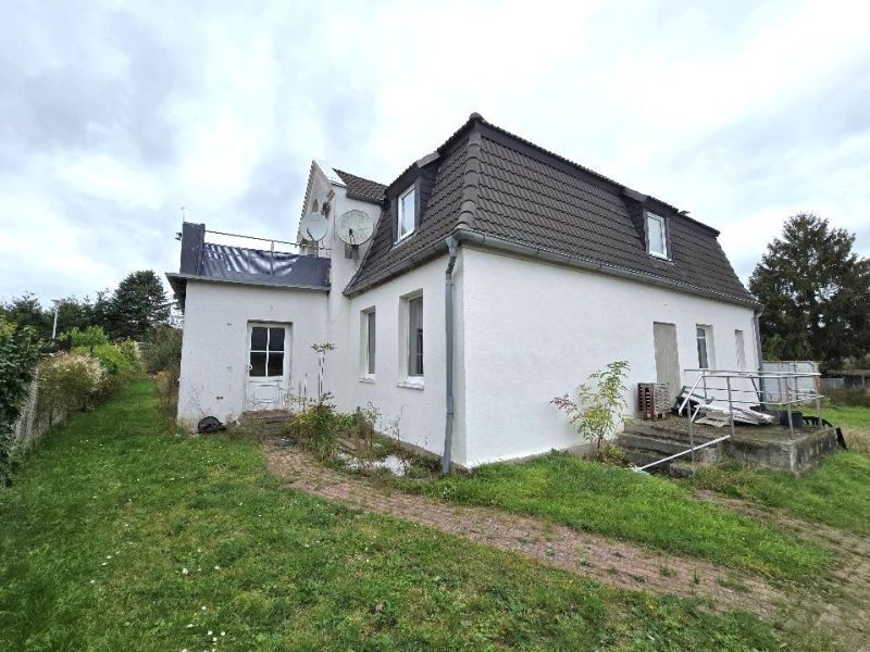 Mehrfamilienhaus mit Nebengebäuden in Laage - Bild 1