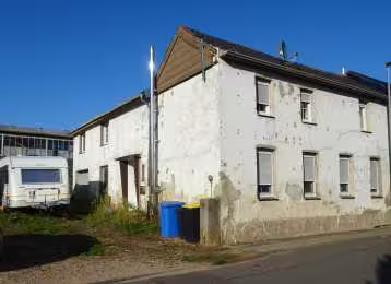 Kfz-Stellplatz, Garage, Einfamilienhaus, Doppelhaushälfte, - nur 1/2 Miteigentumsanteil - in Bergstraße 12, 41836 Hückelhoven - Bild 1