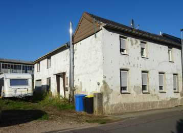 Kfz-Stellplatz, Garage, Einfamilienhaus, Doppelhaushälfte, - nur 1/2 Miteigentumsanteil - in Bergstraße 12, 41836 Hückelhoven - Bild 1