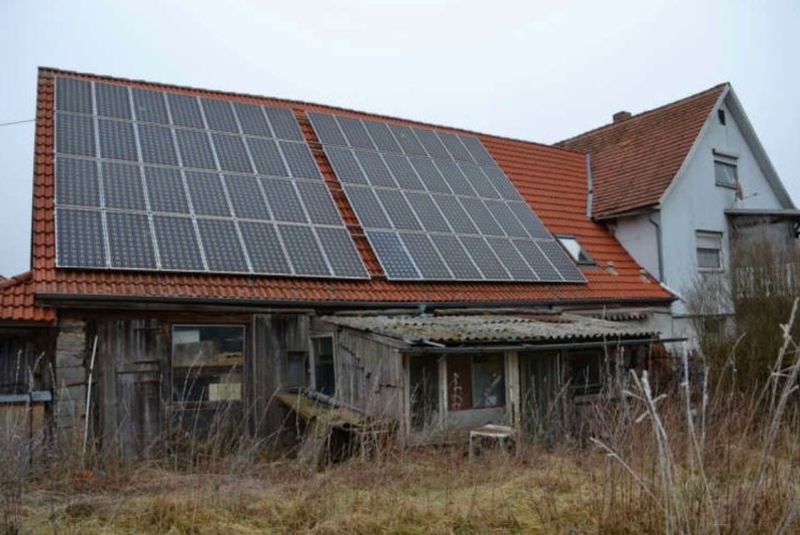 Abbruchreife Gebäude, Waldfläche und unbebautes Grundstück in Waldtann - Bild 1