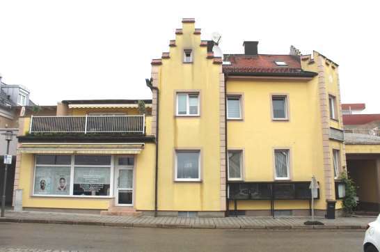 Wohn- und Geschäftshaus mit Garage in Freilassing - Bild 2