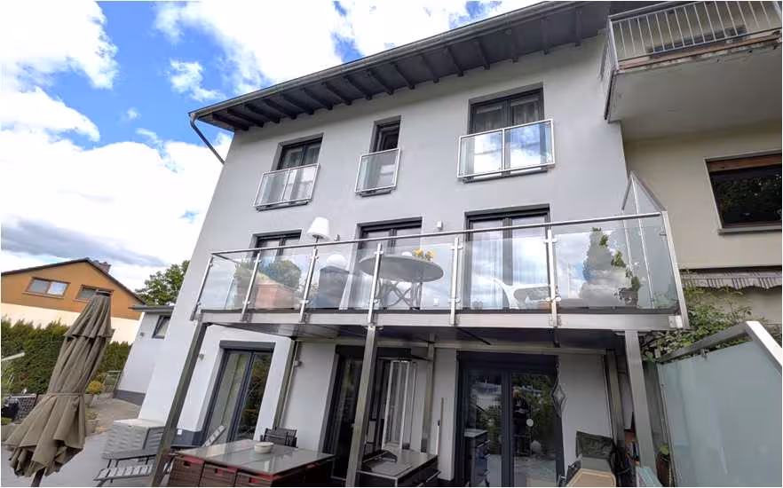 Zweifamilienhaus in Vockenhausen - Bild 2