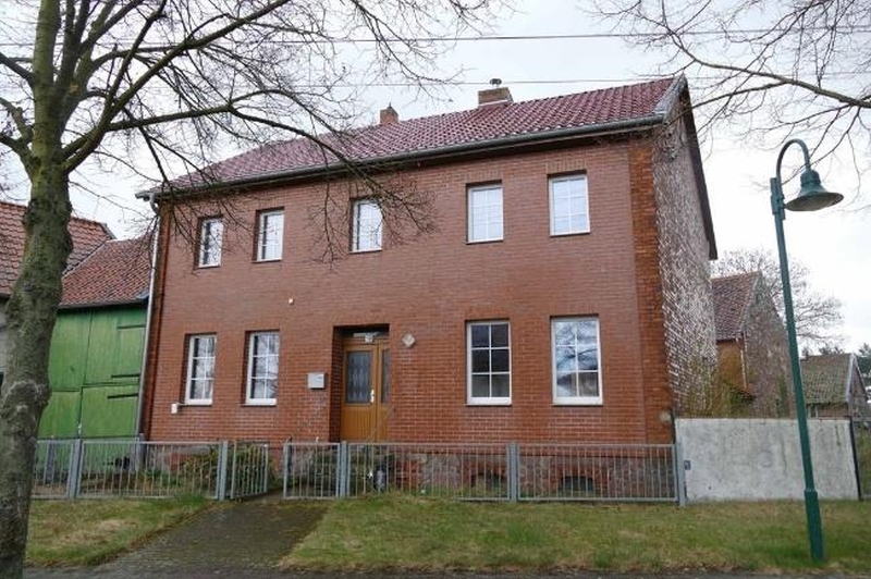 Einfamilienhaus, unbebautes Grundstück und Grünland in Etingen - Bild 1