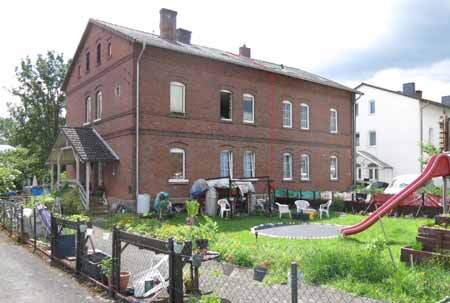 Einfamilienhaus, Doppelhaushälfte, Doppelhaushälfte mit Nebengebäude in Warburg - Bild 1