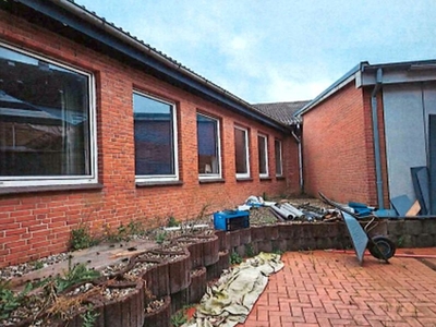 Gebäude eines ehem. Baustoffmarktes mit Küchenstudio in Busdorfer Straße 11, 24837 Schleswig - Bild 2