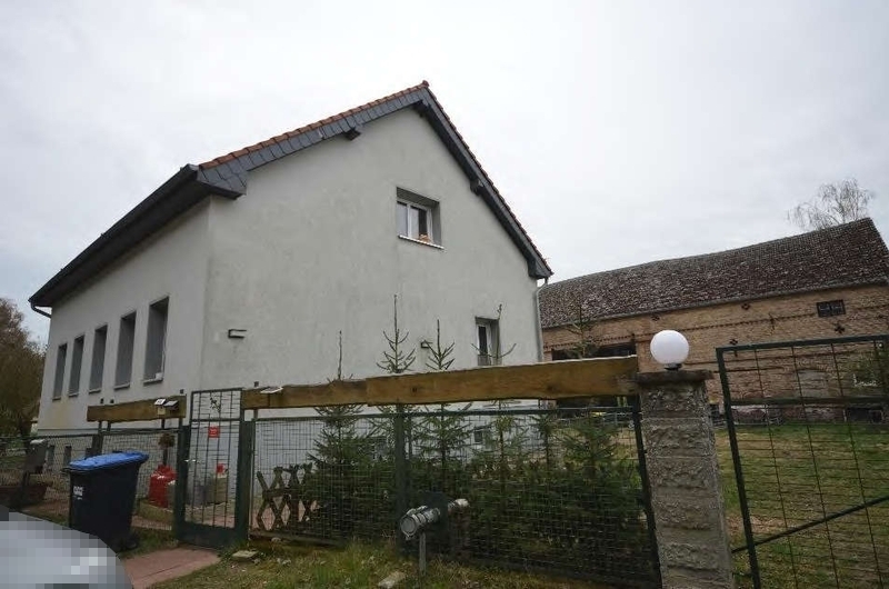 Einfamilienhaus mit Nebengebäuden in Kremmen - Bild 2