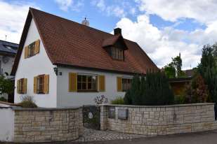 Einfamilienhaus mit Werkstatt-/Garagengebäude in Steinweg 8, 85098 Großmehring - Bild 2