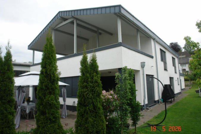 Zweifamilienhaus, mit seperatem Garagengebäude in Gummersbach - Bild 1