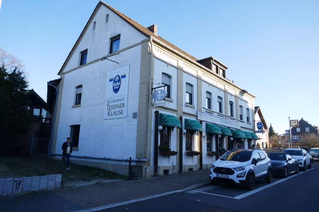 Wohn-/Geschäftshaus, Verkehrsfläche in Bergisch Gladbach - Bild 1