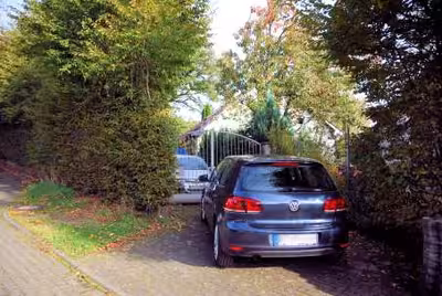 Garage, Einfamilienhaus, und Gästehaus in Jürgesweg 12 + 14, 51588 Nümbrecht, Bierenbachtal - Bild 1