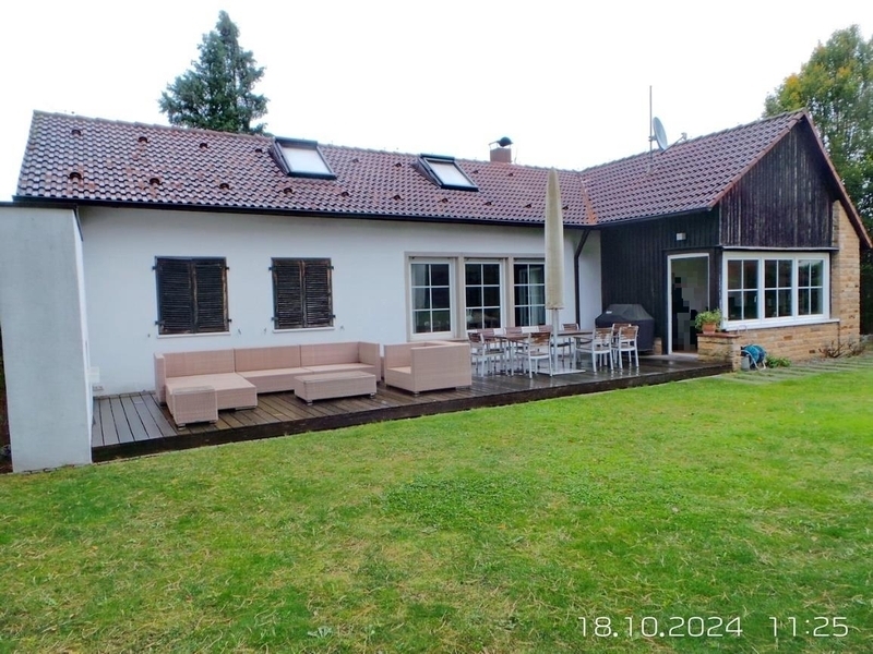 Einfamilienhaus mit Doppelgarage und Doppelcarport in Eckwälden - Bild 1