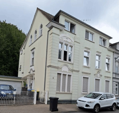 Garage, Mehrfamilienhaus, ausgebautes Dachgeschoss in Solingen - Bild 1