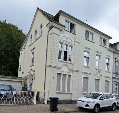 Garage, Mehrfamilienhaus, ausgebautes Dachgeschoss in Spitzwegstraße 8, 42719 Solingen - Bild 2