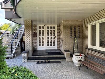 Garage, Einfamilienhaus, Doppelgarage mit überdachtem Freisitz in Azaleenweg 25, 48599 Gronau - Bild 2