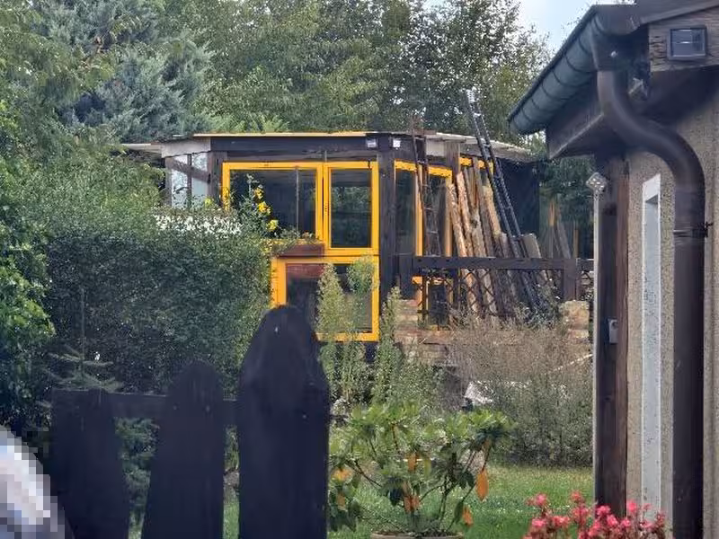 Einfamilienhaus mit Nebengebäuden in Laage - Bild 2