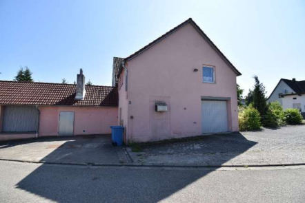 Einfamilienhaus mit Anbauten samt integrierter Garage, Nebengebäude mit Abstellräumen in Parsberg - Bild 4