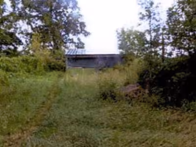 Reetdachkate mit abrissreifem Anbau und Lagerschuppen in Windberger Weg 5, 25727 Frestedt - Bild 2