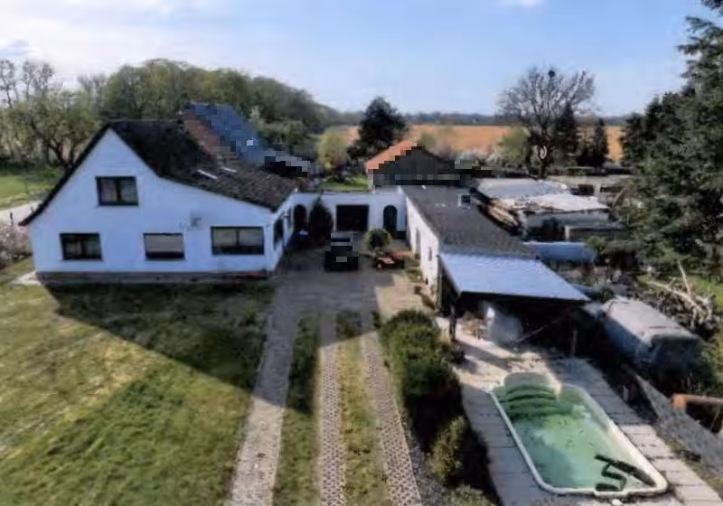Wohnhaus mit Garagengebäuden in Wilhelmsburg - Bild 4