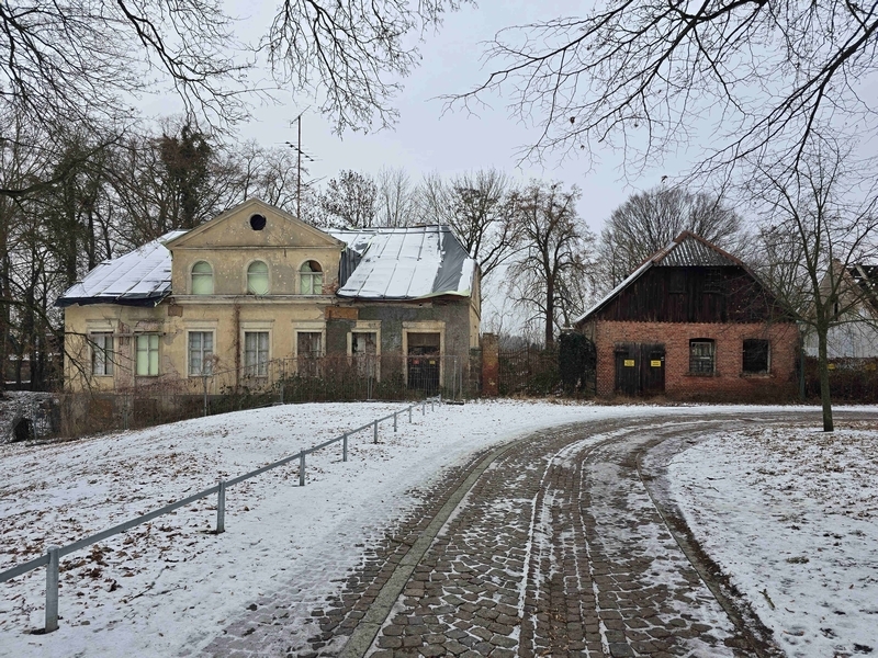Denkmalgeschützte, ehemalige Villa und Ruinen mehrerer Nebengebäude in Demmin - Bild 3