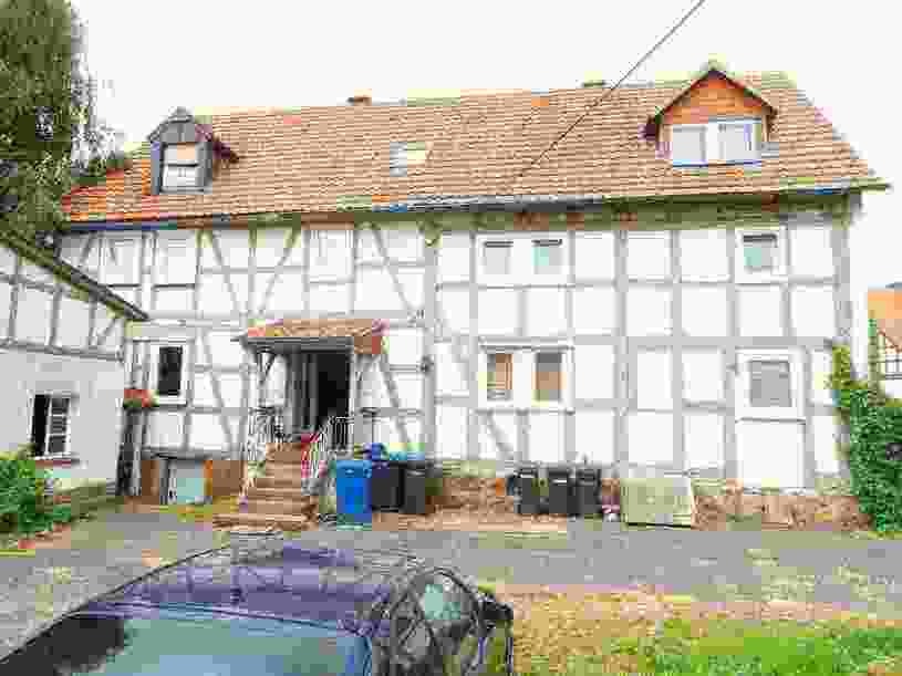 Eigentumswohnung (3 bis 4 Zimmer), Kfz-Stellplatz, Wohnungseigentum nebst Kfz-Stellplatz in Loshausen - Bild 1