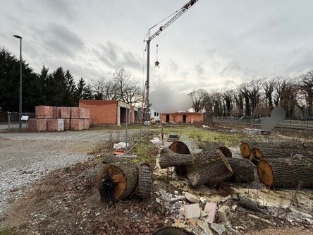 Grundstück, bebaut mit einem unfertigen Gewerbehof mit KFZ werkstatt und Bürogebäude (Liquidationswertverfahren in Lippstadt - Bild 1
