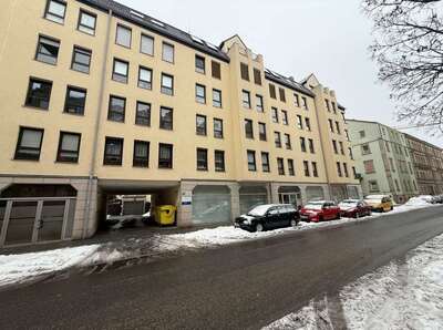 Kfz-Stellplatz, 2 Zimmer Wohnung samt Kellerraum in Simonstraße 10, 90763 Fürth - Bild 1
