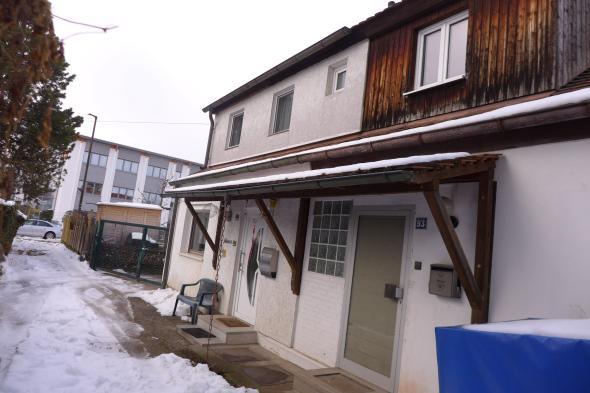 kleine Doppelhaushälfte mit Erweiterungsbau und anschließendem Nebengebäude in Ottweiler - Bild 4