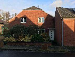 Einfamilienhaus einseitig angebaut, eine freistehende Garage, Kfz-Stellplatz vor und neben der Garage, Nebengebäude (Schuppen) in Wegberg - Bild 3