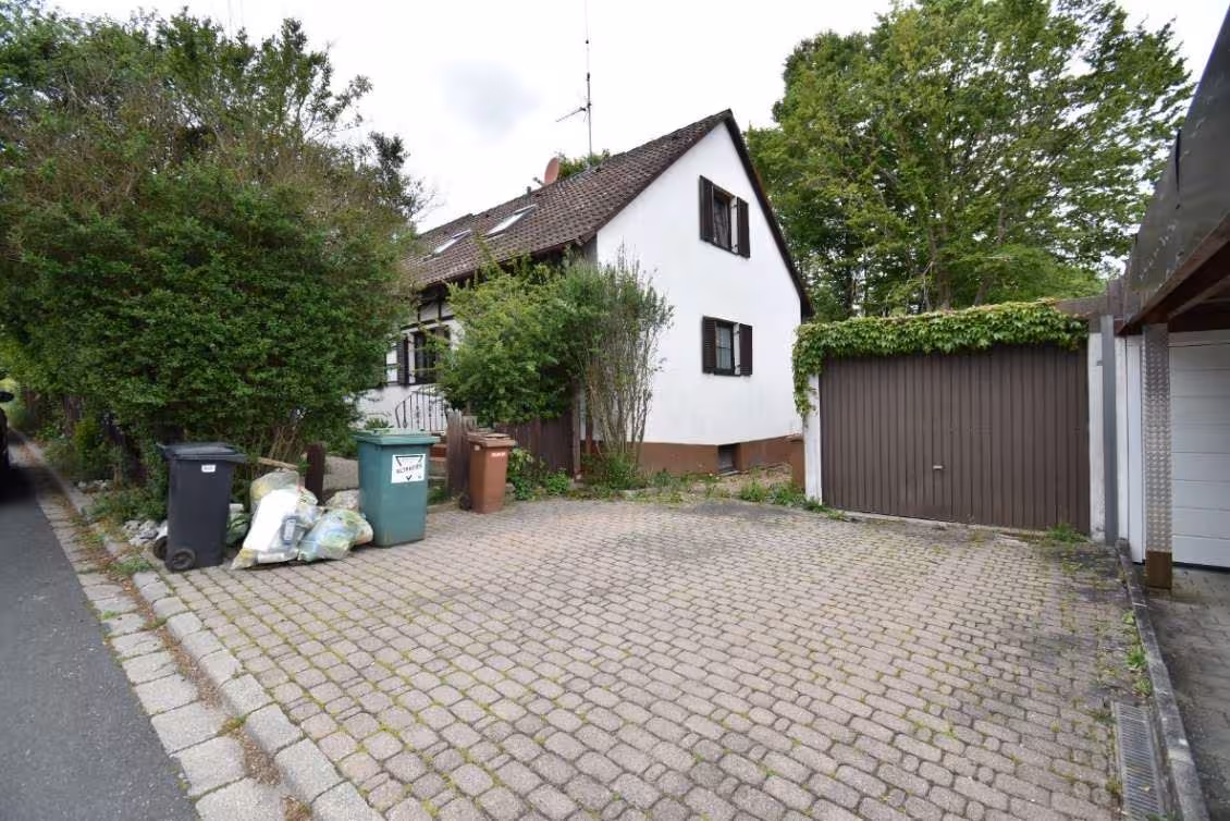 Einfamilienhaus, Garage, unbebautes Grundstück in Bruckberg - Bild 1