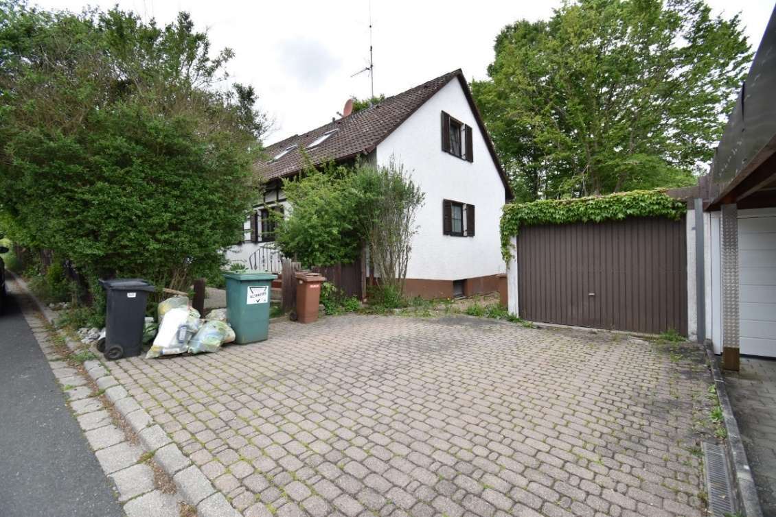 Einfamilienhaus, Garage, unbebautes Grundstück in Bruckberg - Bild 1