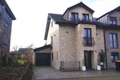 Garage, Einfamilienhaus in Latoursgarten 11, 41542 Dormagen, Nievenheim - Bild 1