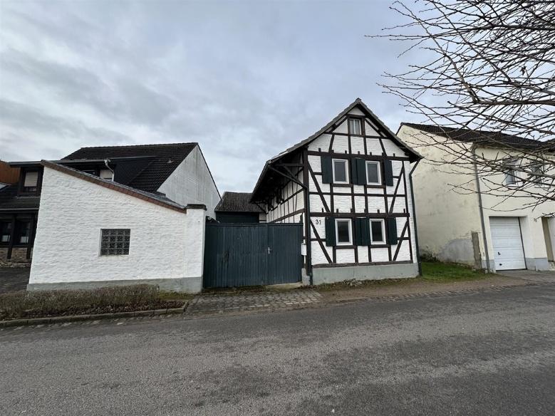 Einfamilienhaus, und Nebengebäude 2x Stall, 1x Scheune in Vettweiß - Bild 3