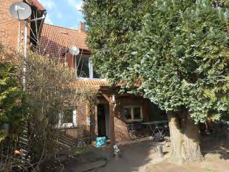 Wohnhaus, Werkstattgebäude, 2 Garagen und Zuwegung in Quickborn - Bild 2