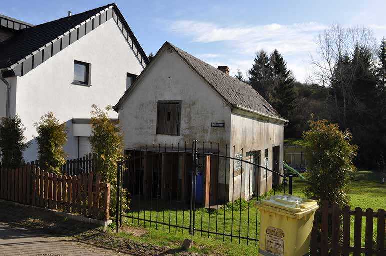 Garage, Einfamilienhaus, Nebengebäude (ehemalige Scheune / Stall) in Dahlem - Bild 4