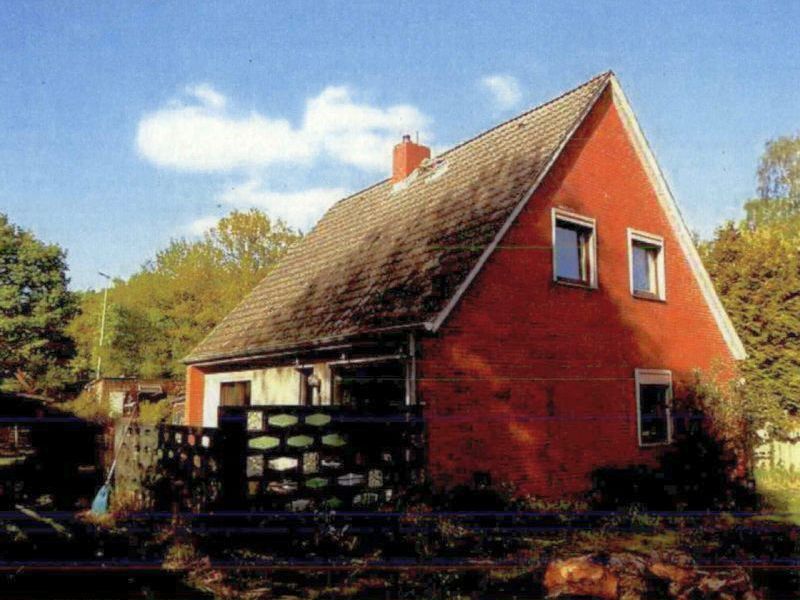 Einfamilienhaus mit Garagen- und Nebengebäude in Bordesholm - Bild 2