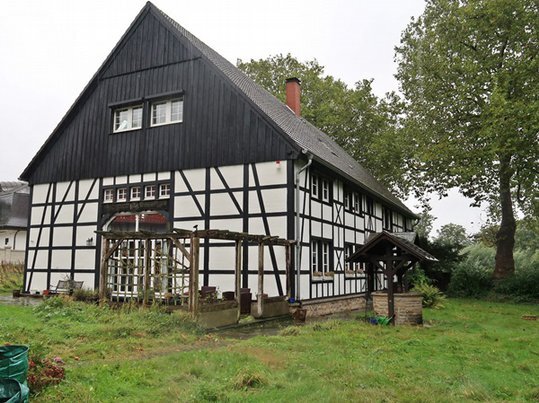 Garage, Einfamilienhaus, Freistehendes Wohnhaus mit Einliegerwohnung und Doppelgarage in Bochum - Bild 1