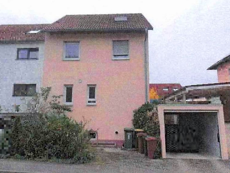Doppelhaushälfte mit Garage in Vaihingen an der Enz - Bild 1