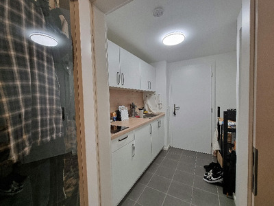 27,40/1000 Miteigentums-Anteil an der Gebäude- und Freifläche (Sondereigentum in Wohnung im Kellergeschoss mit Sondernutzungsrecht Terrasse 1 und Kfz-Stellplatz Nr. 1): St.-Peter-Straße 33 b, 95643 Tirschenreuth - Bild 1
