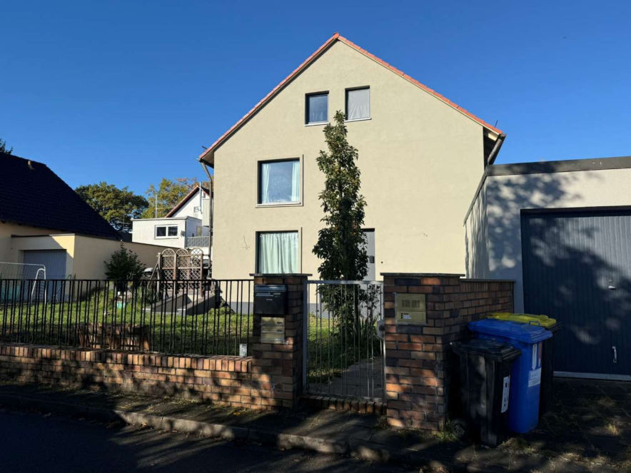 1/2 Anteil am Zweifamilienhaus mit ausgebautem Dachgeschoss und Doppelgarage in Nürnberg - Bild 1