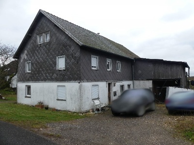 Wohnhaus mit Nebengebäuden in Weidenstraße 4, 53937 Schleiden - Bild 1