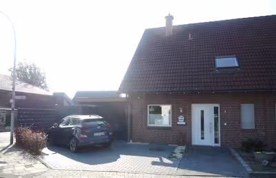 Doppelhaushälfte, Carport in An der Thiekluse 1, Wadelheimer Chaussee, 48431 Rheine - Bild 2