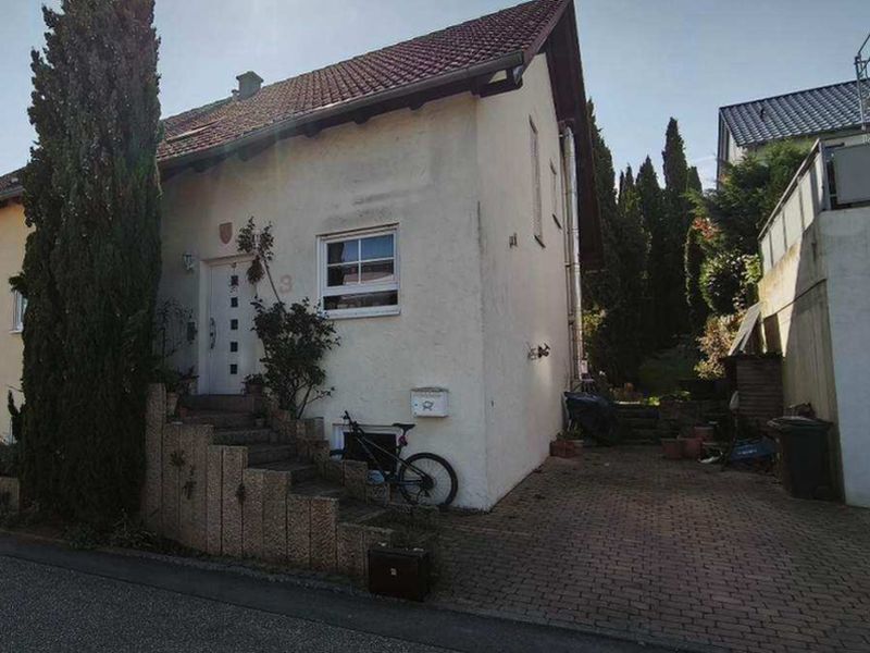 Einfamilienhaus (Doppelhaushälfte) in Leingarten - Bild 1