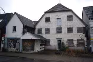Mehrfamilienhaus, Denkmalschutz, Das Objekt wäre ohne Denkmalschutz abrisswürdig. in Schwerte - Bild 2