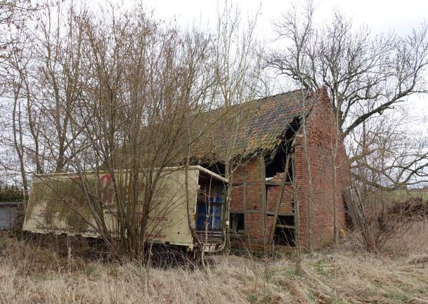 Einfamilien-Wohnhaus,  ehem. Stall und Carport in Sondershausen - Bild 3