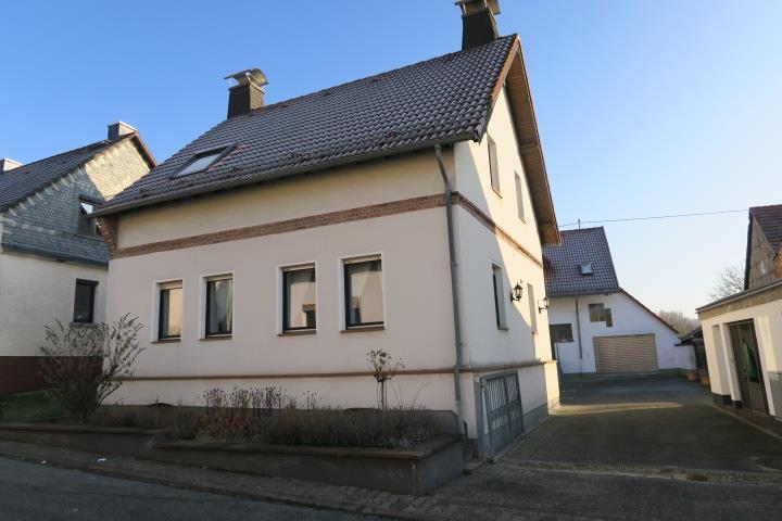 Einfamilienhaus, Wohn-und Lagergebäude in Oberjosbach - Bild 1