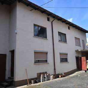 Wohnhaus mit ehemaligen landwirtschaftlichen Nebengebäuden in Karsbach - Bild 2