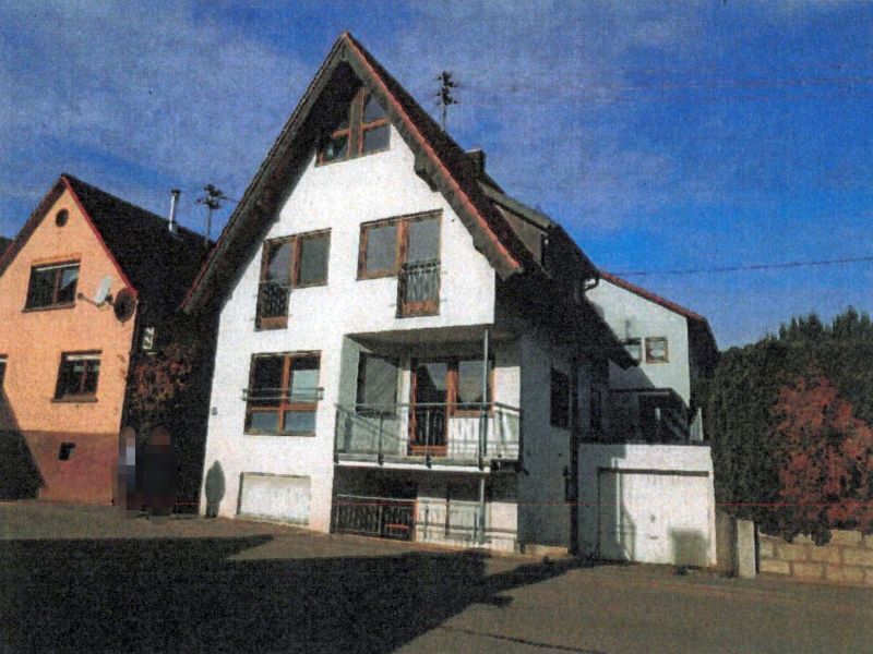 Einfamilienhaus und Grundstück mit 2 Kfz-Stellplätzen in Untergruppenbach - Bild 1