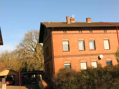 Doppelhaushälfte mit Nebengebäude und Carport in Höxtersche Straße 23, 37671 Höxter, Ottbergen - Bild 2