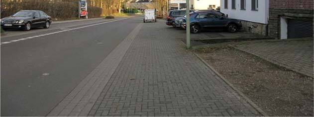 Dreifamilienhausgrundstück, Garten und Garagenzufahrt in Stolberg - Bild 2